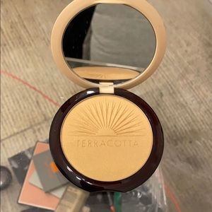 Terracotta face highlighter